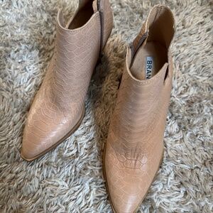 Western nude ankle boots